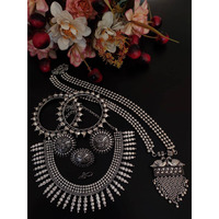 These stylish Necklace Sets from VASTRABHUSHAN will certainly leave you spellbound. These Necklace sets have an excellent finish and gives out an exquisite sense of style. If you are looking for an amazing Fashion Jewelry set for special occasions such as Anniversary, Engagement, Party, Wedding or for gifting , then your search ends here.The look is stunning and preciously suitable for all kinds of dressy occasions.COLOR : Same as PictureFor - Girls & WomenOCCASION: PARTY WEAR , WEDDING, MARRIAG