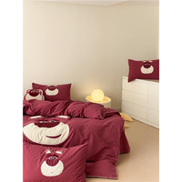 Bedding set and pillowcases with strawberry bear motif