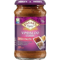 Patak's Vindaloo Curry Paste - Hot (10 oz bottle)
