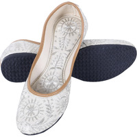DFR Woman Embroidered Punjabi Mojari Jutti Juti for Women Shoe, Color: CREAM2 | UK Size 4