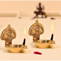 Craftvatika Pure Brass Kamakshi Tilak Diya For Pooja, Diya For Diwali Decorations, Deepak For Home Office Gifting, Brass Small, Shankar Chakra Deepam, Return Gift For Women (Set Of 2)