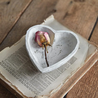 Colonial Tin Works Whitewashed Heart Treen, 2-inch Height, Home, Home Dcor