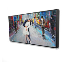 COUPLE KISSING ON THE STREET - Framed Print on canvas by Begin Edition