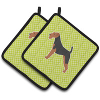 "Caroline's Treasures Airedale Terrier Checkerboard green Pair of Pot Holders BB3857PTHD, 7.5HX7.5W, Multicolor"