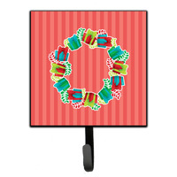 "Caroline's Treasures Christmas Wreath Presents Wall Hook, Small, Multicolor"