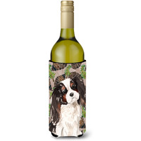 "Caroline's Treasures Tricolor Cavalier Spaniel Pine Cones Decorative Bottle Hugger, 750ml, Multicolor"