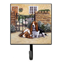"Caroline's Treasures Basset Hound at the gate Leash or Key Holder BDBA0312SH4, Small, Multicolor"