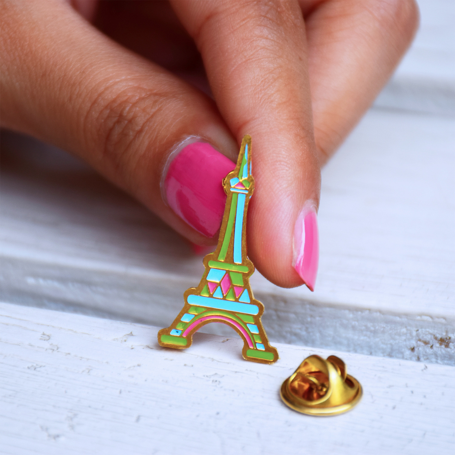 Eiffel love Pin Up