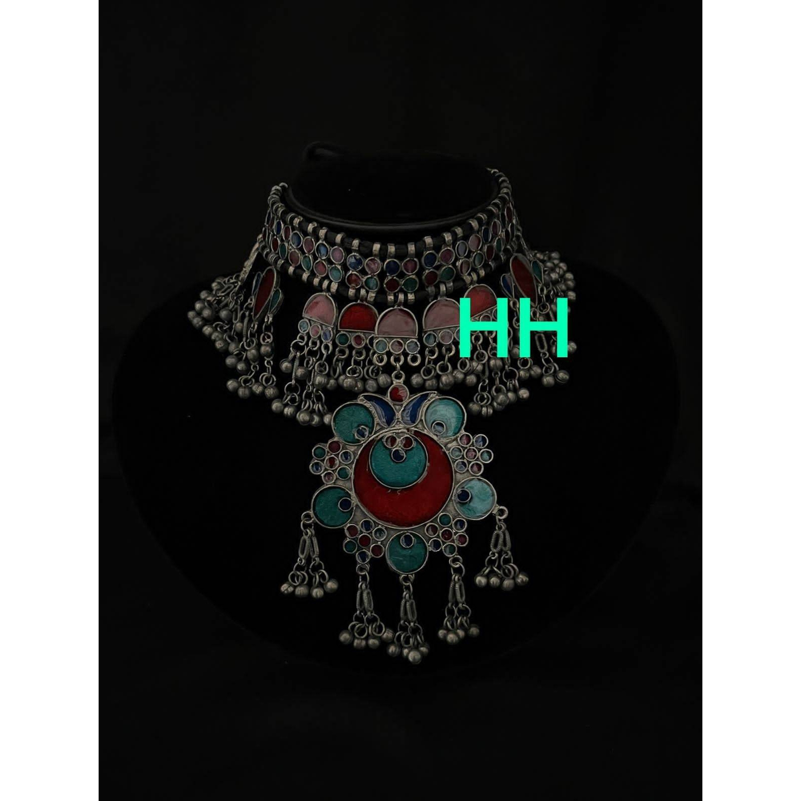Ghungroos are adorned by almost all the women It's the sound of the ghungroos that make it one to own Recreating the same melodic tale in the form of this beautiful Choker necklace. It features pretty intricate details with perky ghungroos that fall on your necklace gracefully to give you a picturesque style. Style this up with your pastels or light coloured outfits to give an added chic look.