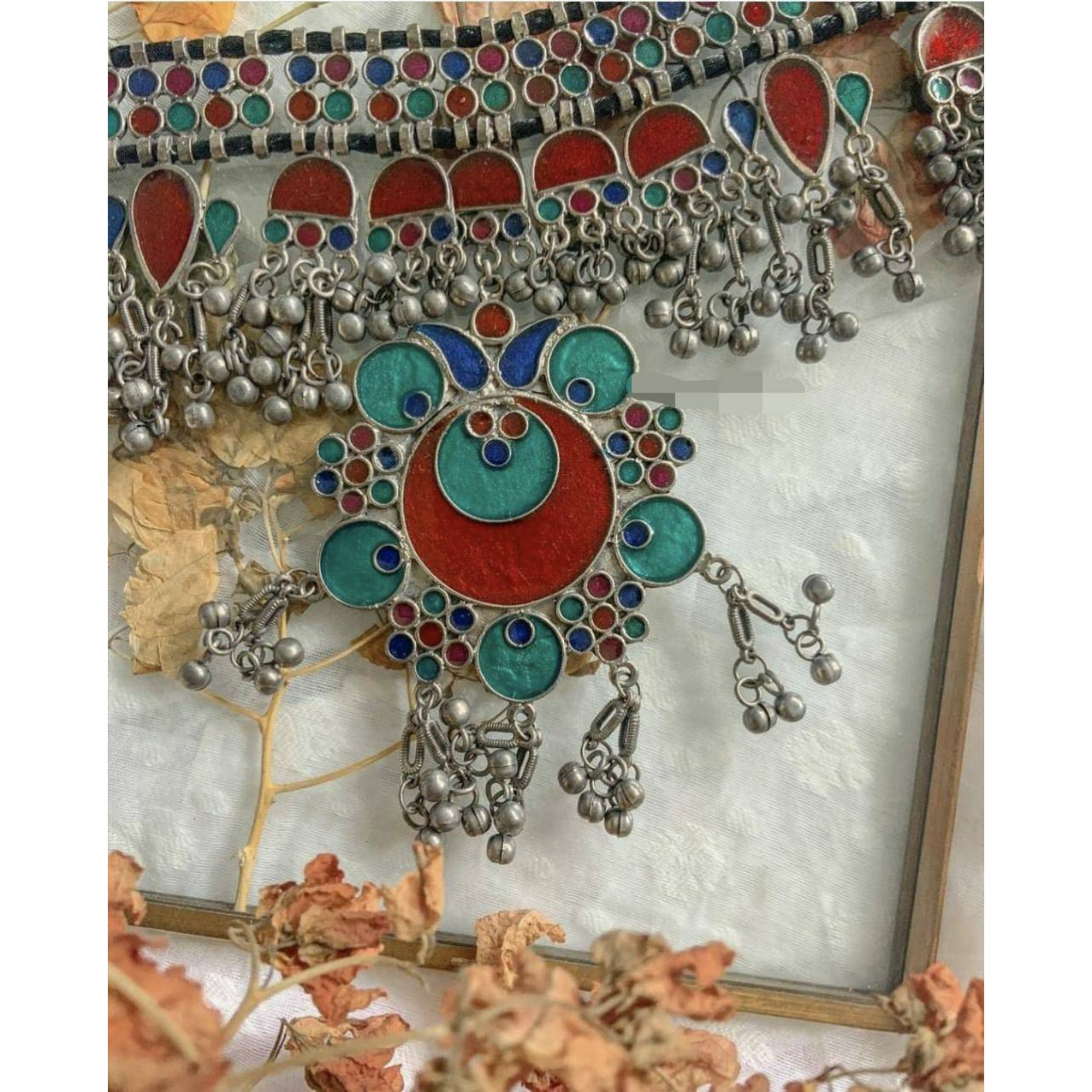 Ghungroos are adorned by almost all the women It's the sound of the ghungroos that make it one to own Recreating the same melodic tale in the form of this beautiful Choker necklace. It features pretty intricate details with perky ghungroos that fall on your necklace gracefully to give you a picturesque style. Style this up with your pastels or light coloured outfits to give an added chic look.