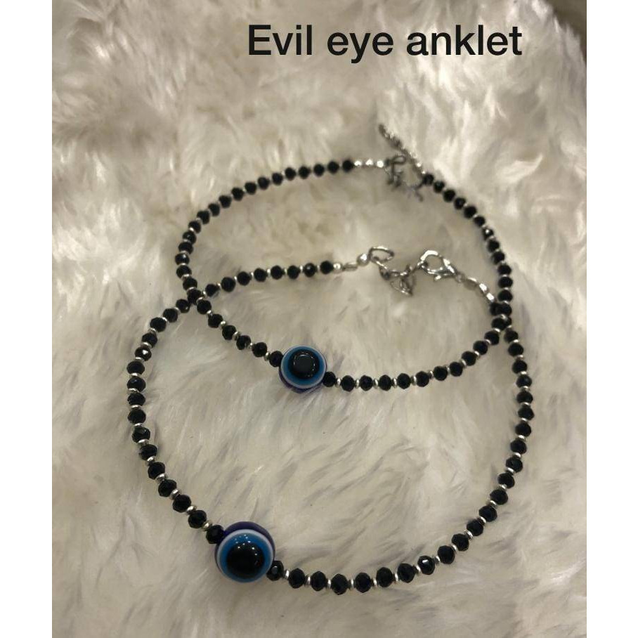 Colours signifies different power and energy This set is a reflection of the same. It will bring out the confidence in you and allow you a smart and bold styling with your favorite ethnics. It features colourful stones studded with dreamy pearl drops that add heaps of charm to the look. Be festive ready at all times with this setPremium qualityAdjustable dori