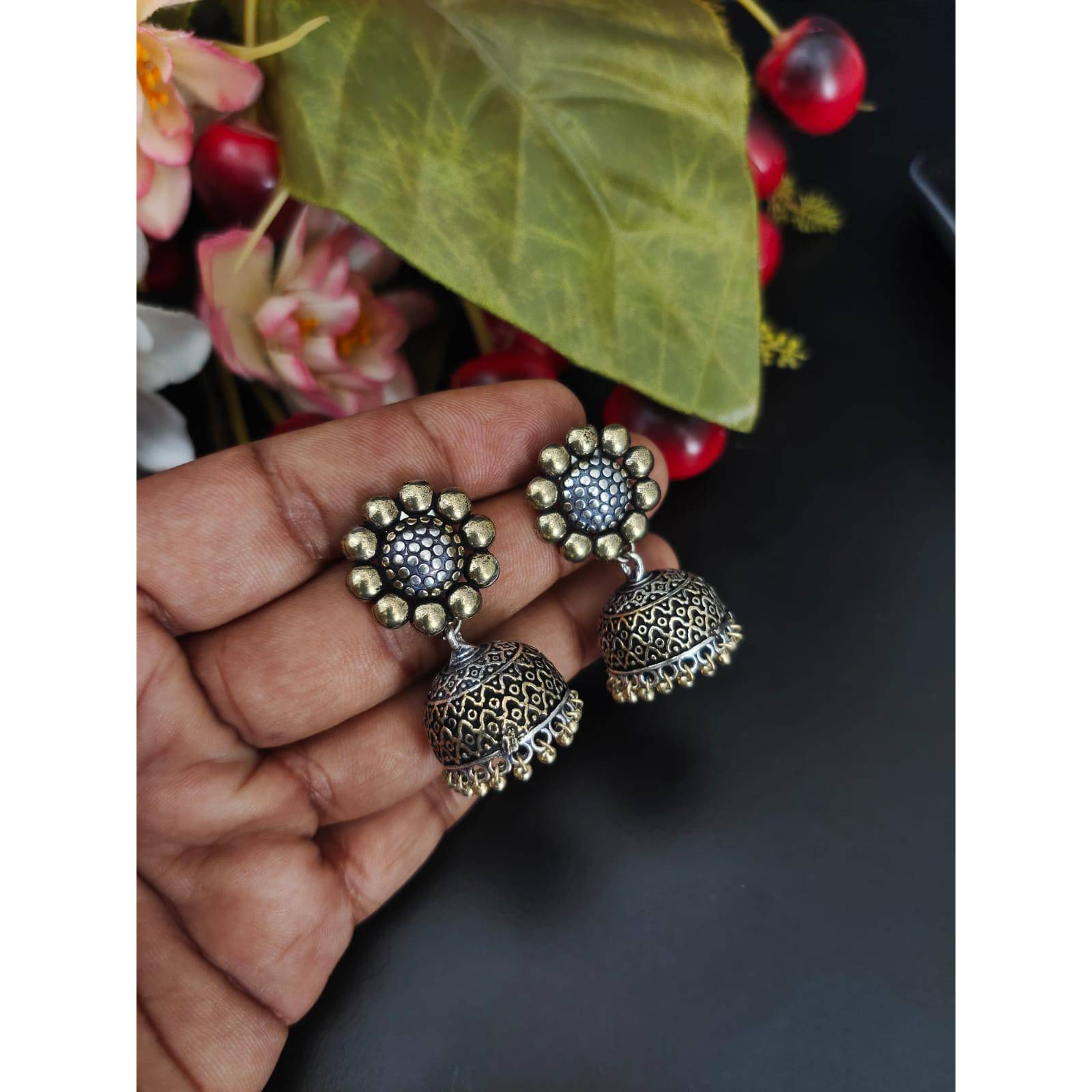 These stylish Horse Stud Earrings from VASTRABHUSHAN will certainly leave you spellbound. These Studs have an excellent finish and gives out an exquisite sense of style. If you are looking for an amazing Fashion Jewelry set for special occasions such as Anniversary, Engagement, Party, Wedding or for gifting , then your search ends here.A perfect gift for your daughter, mother, sister, friend, fianc????e or bride. Silver-plated Light weight waist belt for your comfort. Trendy & Latest fashion. An