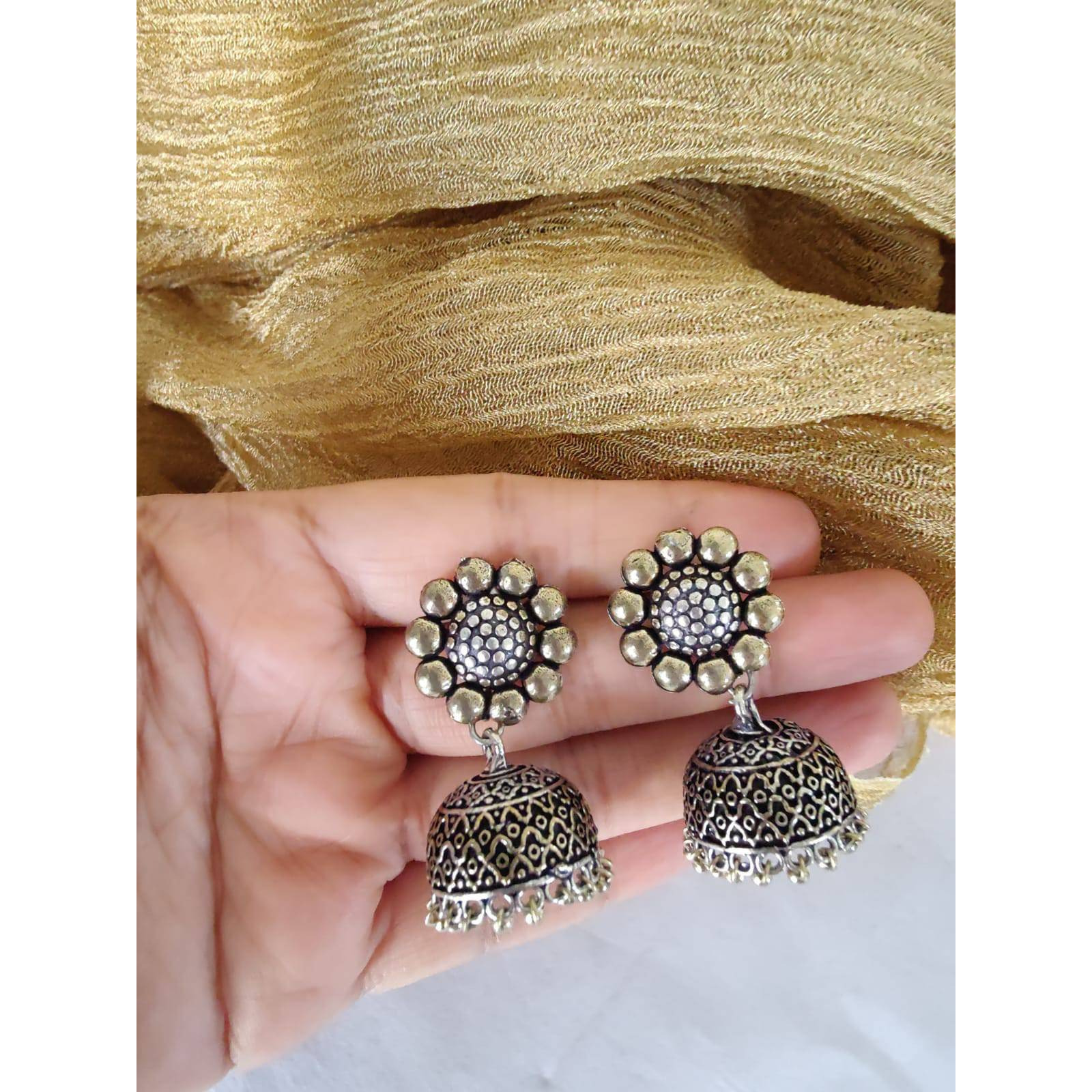 These stylish Horse Stud Earrings from VASTRABHUSHAN will certainly leave you spellbound. These Studs have an excellent finish and gives out an exquisite sense of style. If you are looking for an amazing Fashion Jewelry set for special occasions such as Anniversary, Engagement, Party, Wedding or for gifting , then your search ends here.A perfect gift for your daughter, mother, sister, friend, fianc????e or bride. Silver-plated Light weight waist belt for your comfort. Trendy & Latest fashion. An