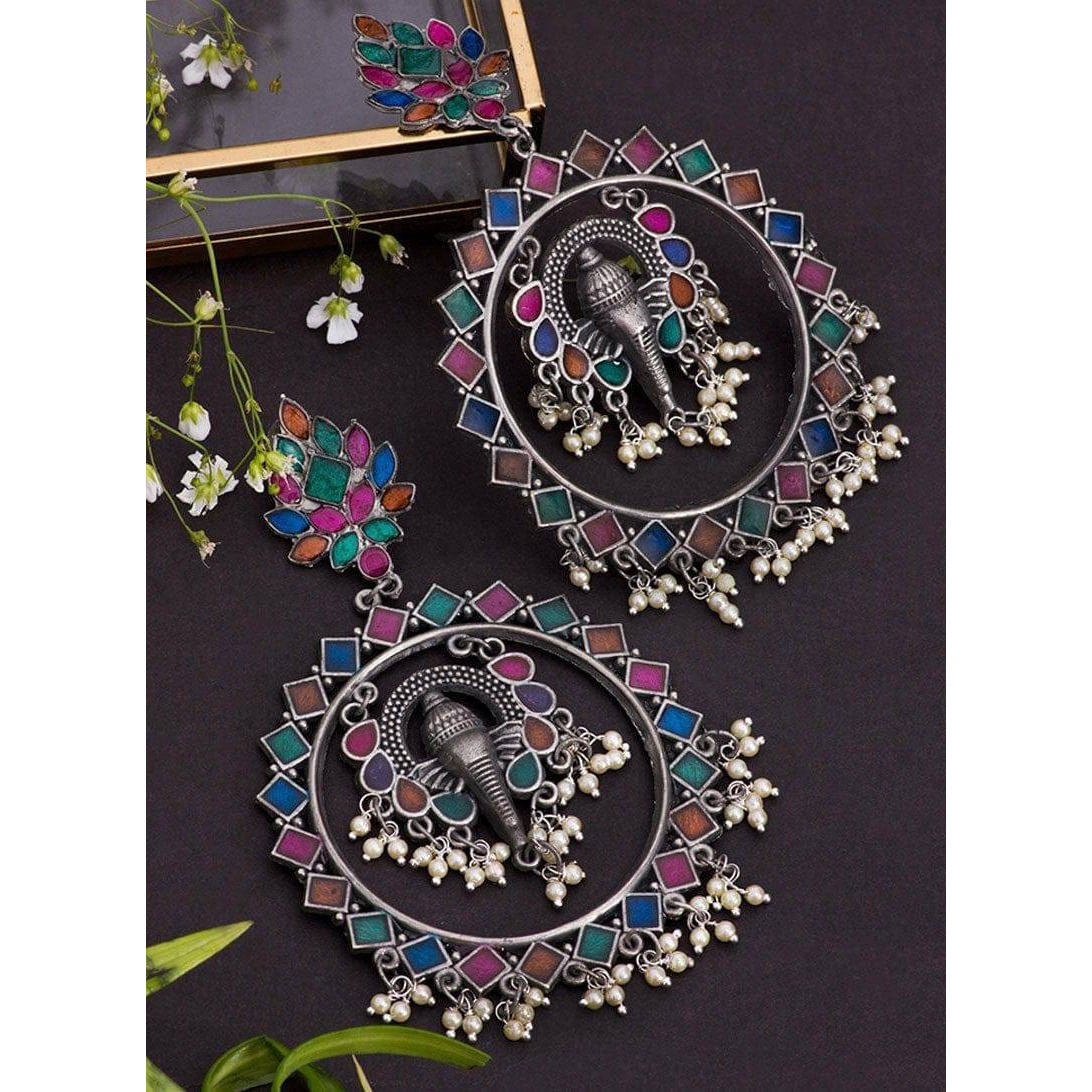 These stylish Hasli and Anklet combo set from VASTRABHUSHAN will certainly leave you spellbound. These Combo set have an excellent finish and gives out an exquisite sense of style. If you are looking for an amazing Fashion Jewelry set for special occasions such as Anniversary, Engagement, Party, Wedding or for gifting , then your search ends here.Item Description:The look is stunning and preciously suitable for all kinds of dressy occasions.Metal: Brass With Good Quality Silver PlatedFor - Girls