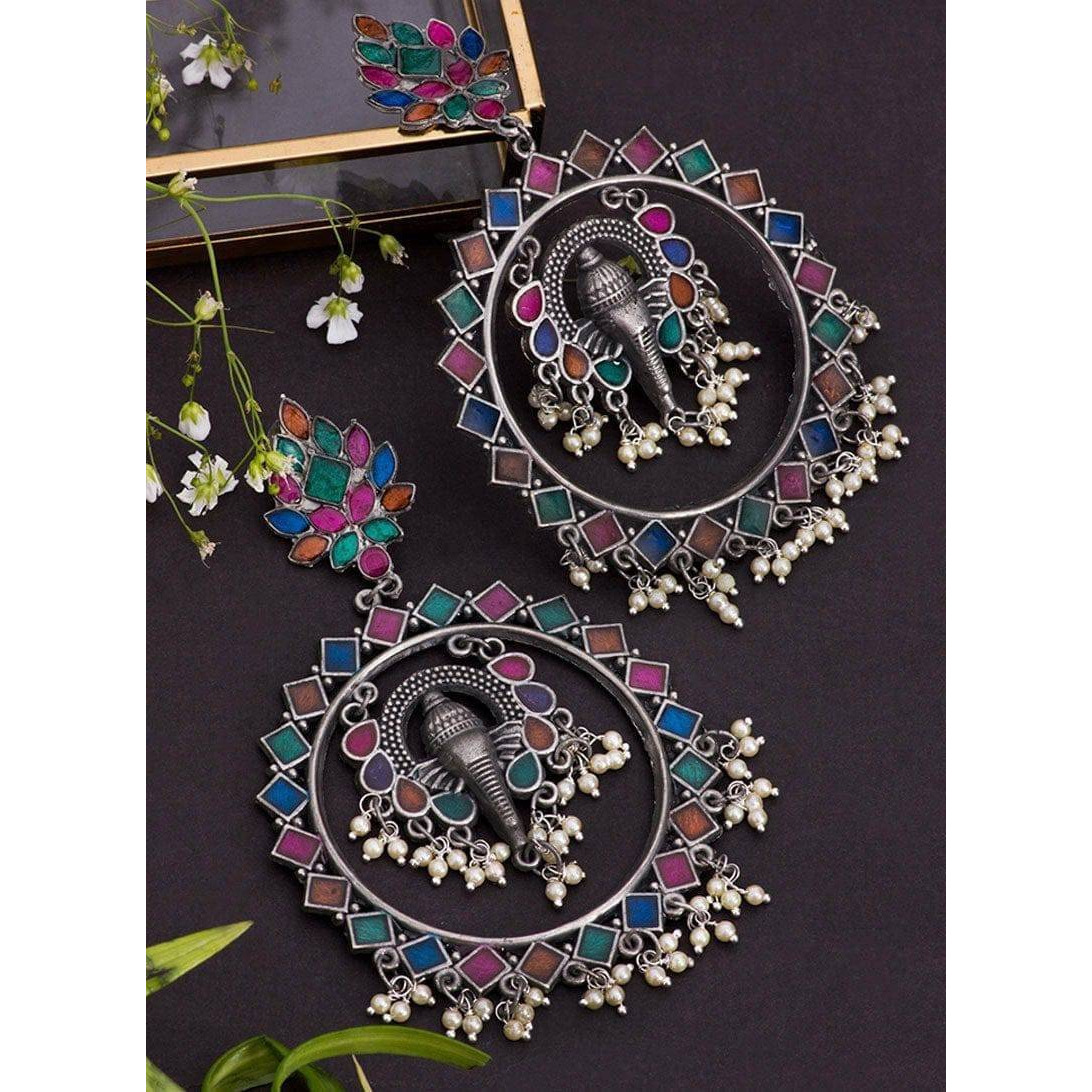 These stylish Hasli and Anklet combo set from VASTRABHUSHAN will certainly leave you spellbound. These Combo set have an excellent finish and gives out an exquisite sense of style. If you are looking for an amazing Fashion Jewelry set for special occasions such as Anniversary, Engagement, Party, Wedding or for gifting , then your search ends here.Item DescriptionThe look is stunning and preciously suitable for all kinds of dressy occasions.Metal Brass With Good Quality Silver PlatedFor - Girls