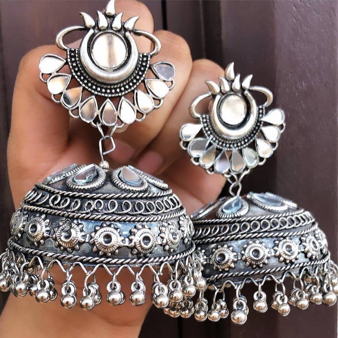 Any face shape, any hairstyle - long & easy to wear Jhumki are the kind of evergreen beauty that gets you hooked on to the concept of wearing earrings to spice up each and every look, ladies.This handmade beauty, coming to you straight from vastrabhushan is a classic in every which way. It's a handcrafted delight - light on the ears since it's made of a oxidised metal sheet, and can be won easily. And what's more - see those little ghoonghroos Those little beauties have a life of their own
