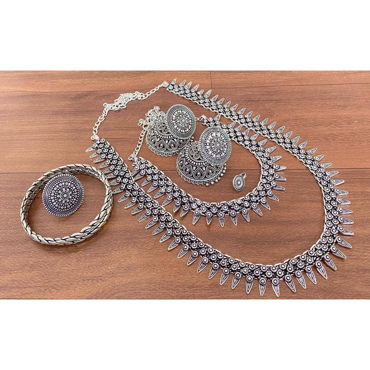 The allure of oxidized jewelry is hard to resist. If you want something exquisite, check out theGhungroo cuff kada bracelet. The oxidized bangles are adjustable and is ideal for women of all ages.Whether you want to choose one for yourself or order for a friend, it will certainly be appreciated inall circles. The perfect combination with Indian and as well as casual dresses, this piece of Indianjewelry is a must-have accessory for all women.Jewelry care tips Always keep oxidised jewellery