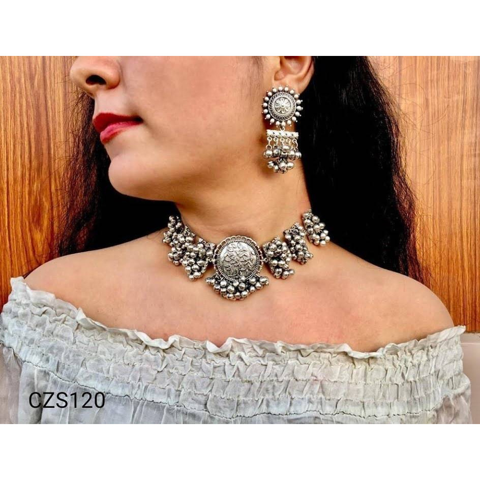 Do you like to flaunt German silver jewelry Vastrabhushan has created the most elegant oxidisedchoker set with a bracelet, oxidized earrings, a fine necklace, pin and a ring. The 5 piece set is anexample of handcrafted brilliance and reflects the innate charm of Indian jewelry. If you want to getcompliments and turn heads, try this jewelry set with your favorite dress. It will certainly make astyle statement. You can also gift this premium quality necklace set.Jewelry care tips Always ke