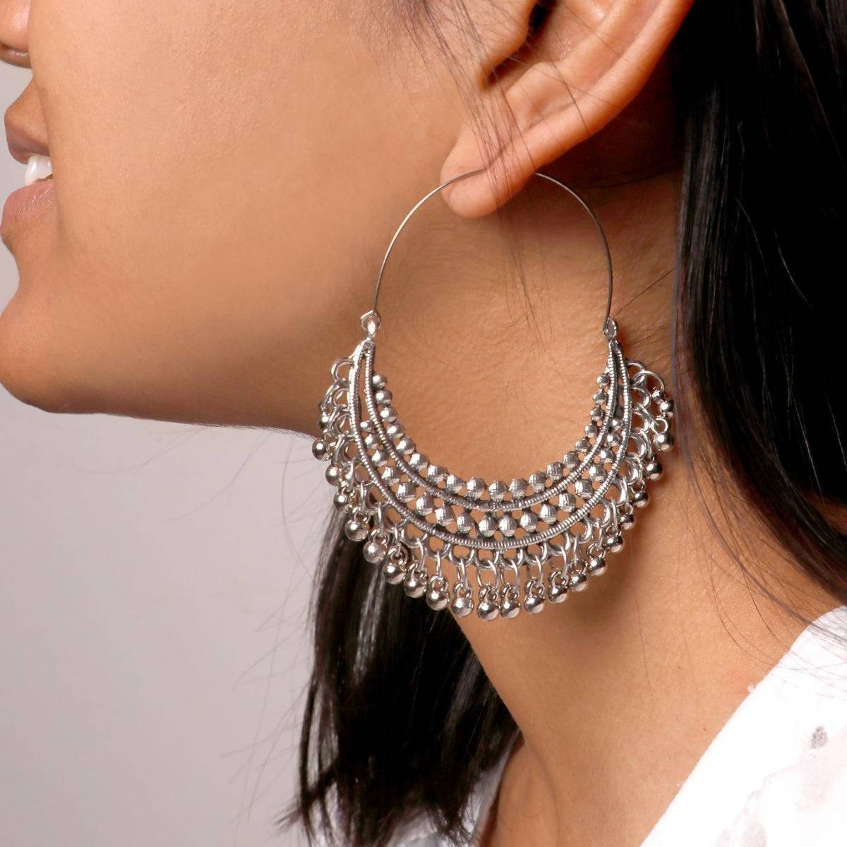 OverviewThis stylish Jewelry from VASTRABHUSHAN will certainly leave you spellbound. This Jewelry have an excellent finish and gives out an exquisite sense of style. If you are looking for an amazing Fashion Jewelry set for special occasions such as Anniversary, Engagement, Party, Wedding or for gifting , then your search ends here.DESCRIPTIONOxidized Dual Tone necklaceCOLOR Same as shown in pictureOCCASION PARTY WEAR , WEDDING, MARRIAGES, CASUAL, DAILY WEARBEST GIFT FOR HERSeller InfoWe are