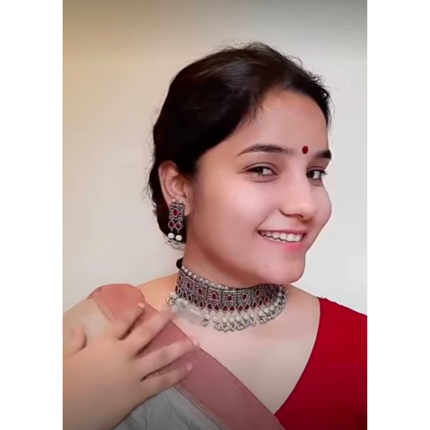 An Exclusive Silver Oxidized Collection from VASTRABHUSHAN for the needs of Women believe in quality- Genuine Silver Oxidized Premium Quality Jewelry falling in the Latest Fashion demand. Matched well with Ethnic or Indo western attires on All Occasions.An Indian traditional look is incomplete without a MAANG TIKA. It is a beautiful piece of jewellery worn in the middle of parting of the hair & is meant for adorning the forehead.Produced under Quality Control One by One Checking