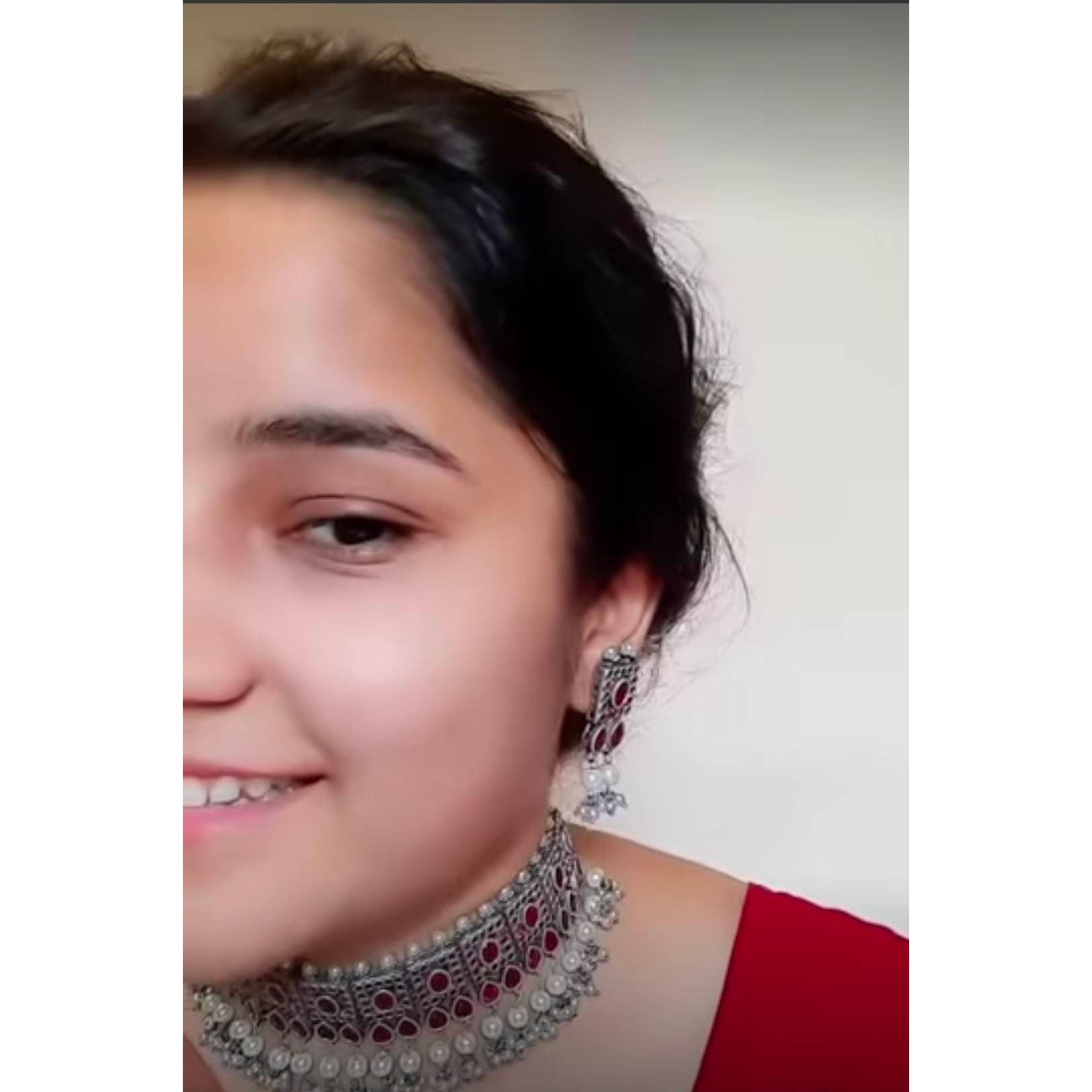 An Exclusive Silver Oxidized Collection from VASTRABHUSHAN for the needs of Women believe in quality- Genuine Silver Oxidized Premium Quality Jewelry falling in the Latest Fashion demand. Matched well with Ethnic or Indo western attires on All Occasions.An Indian traditional look is incomplete without a MAANG TIKA. It is a beautiful piece of jewellery worn in the middle of parting of the hair & is meant for adorning the forehead.Produced under Quality Control One by One Checking