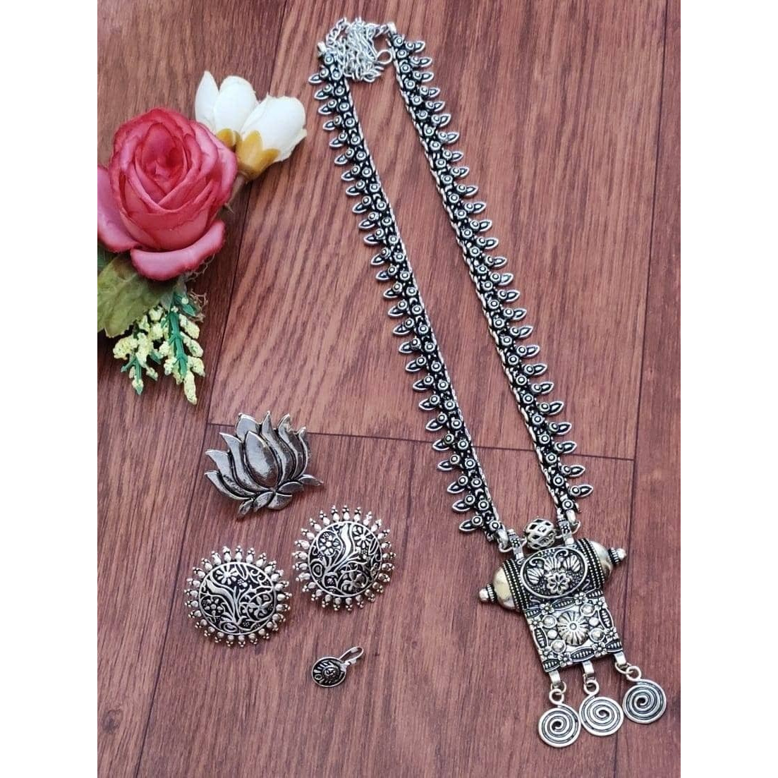 This beautiful set of 6 has a big long Haram necklace with a choker silver necklace, pair of jhumka earrings, a ring,pair of bangles, and a nose pin.Grab this beautiful set with any of the ethnic/ Indo western outfit and look unique in the crowdPremium quality set