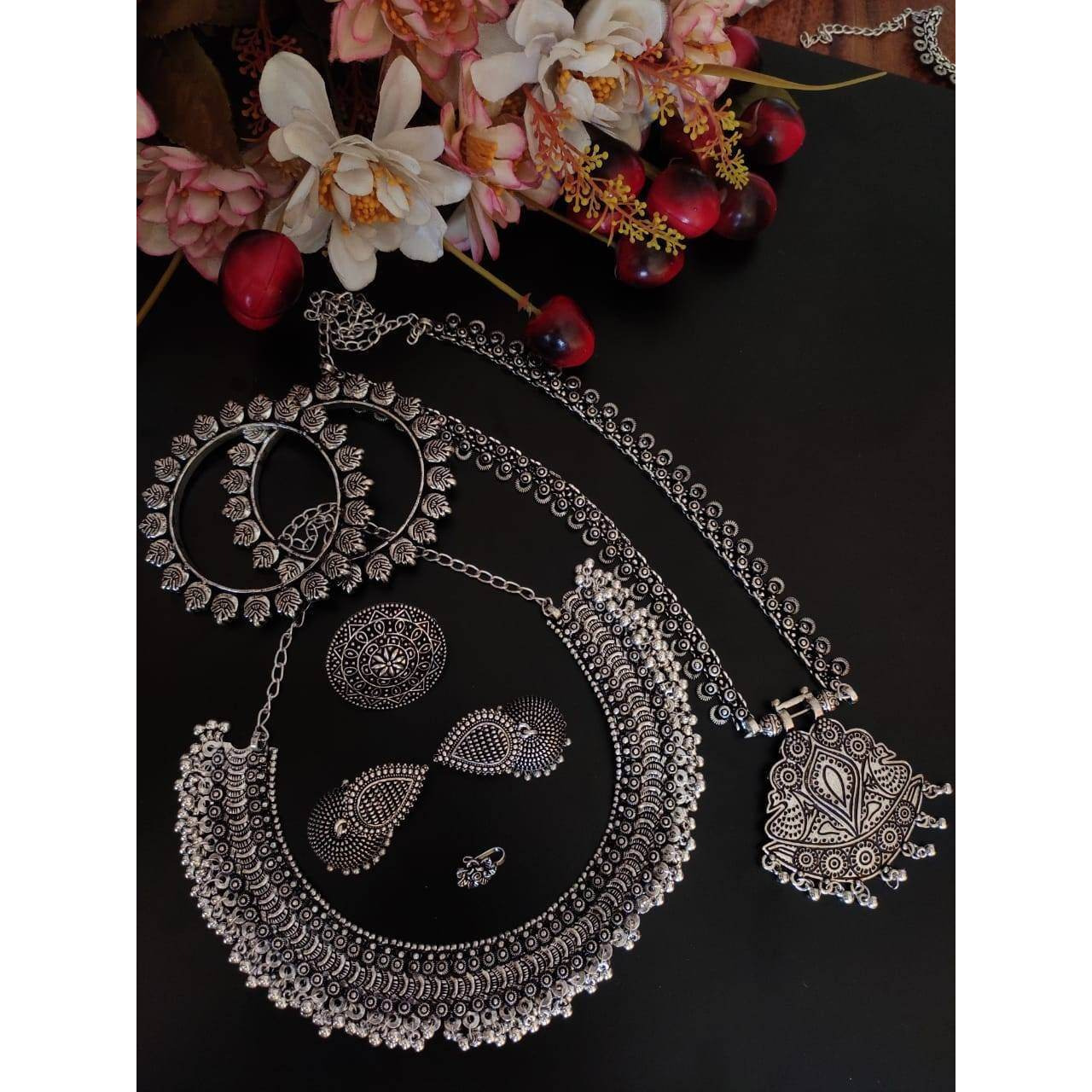 This beauty set of 6 includes long necklace, short necklace, ring, nose pin, bracelet and pair of earrings. Shop this unique antique looking set handcrafted with love by the experienced craftsmen just for you. you can pair the set with ethnic attire as well as casual to have a statement fusion look.Premium quality