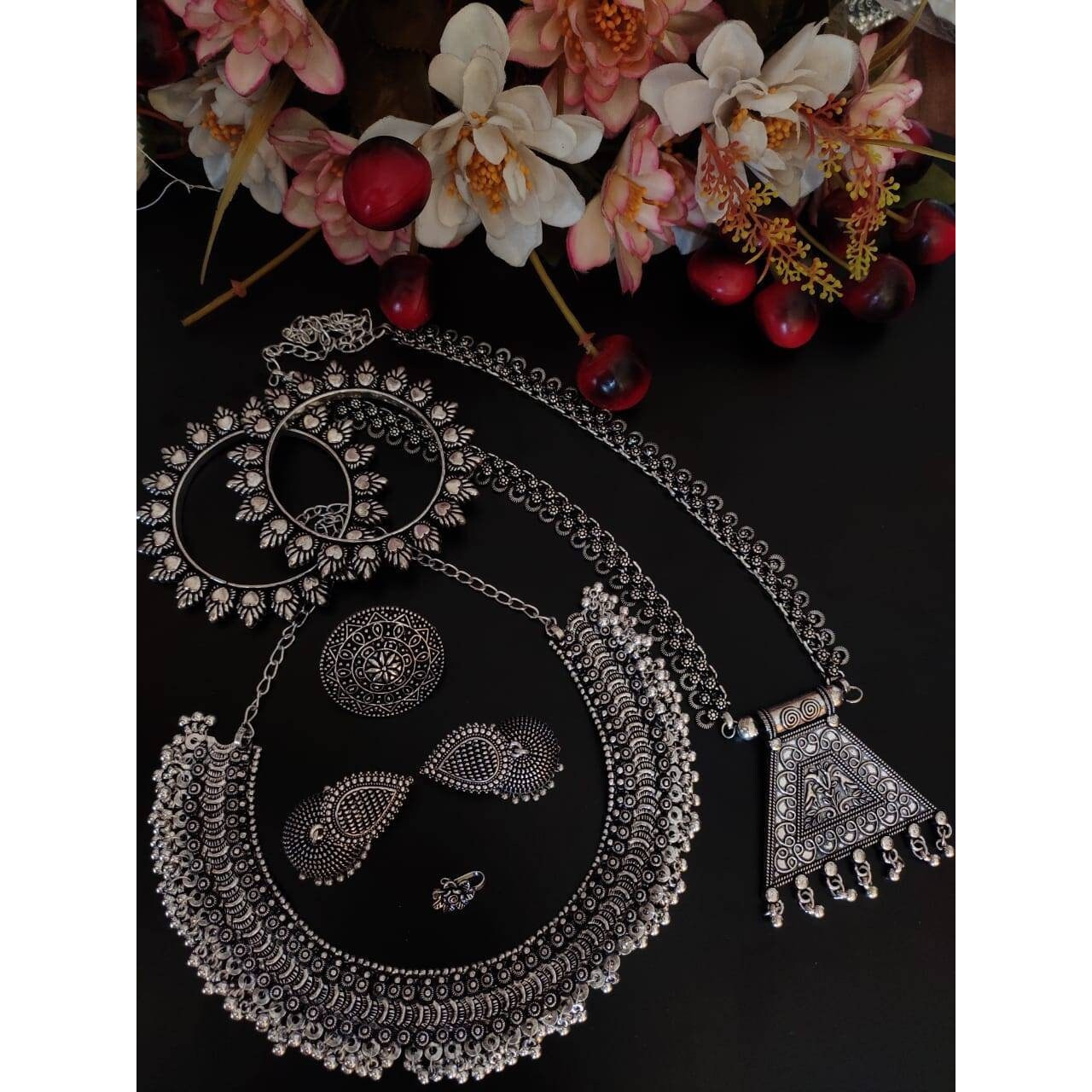 This beauty set of 6 includes long necklace, short necklace, ring, nose pin, bracelet and pair of earrings. Shop this unique antique looking set handcrafted with love by the experienced craftsmen just for you. you can pair the set with ethnic attire as well as casual to have a statement fusion look.Premium quality