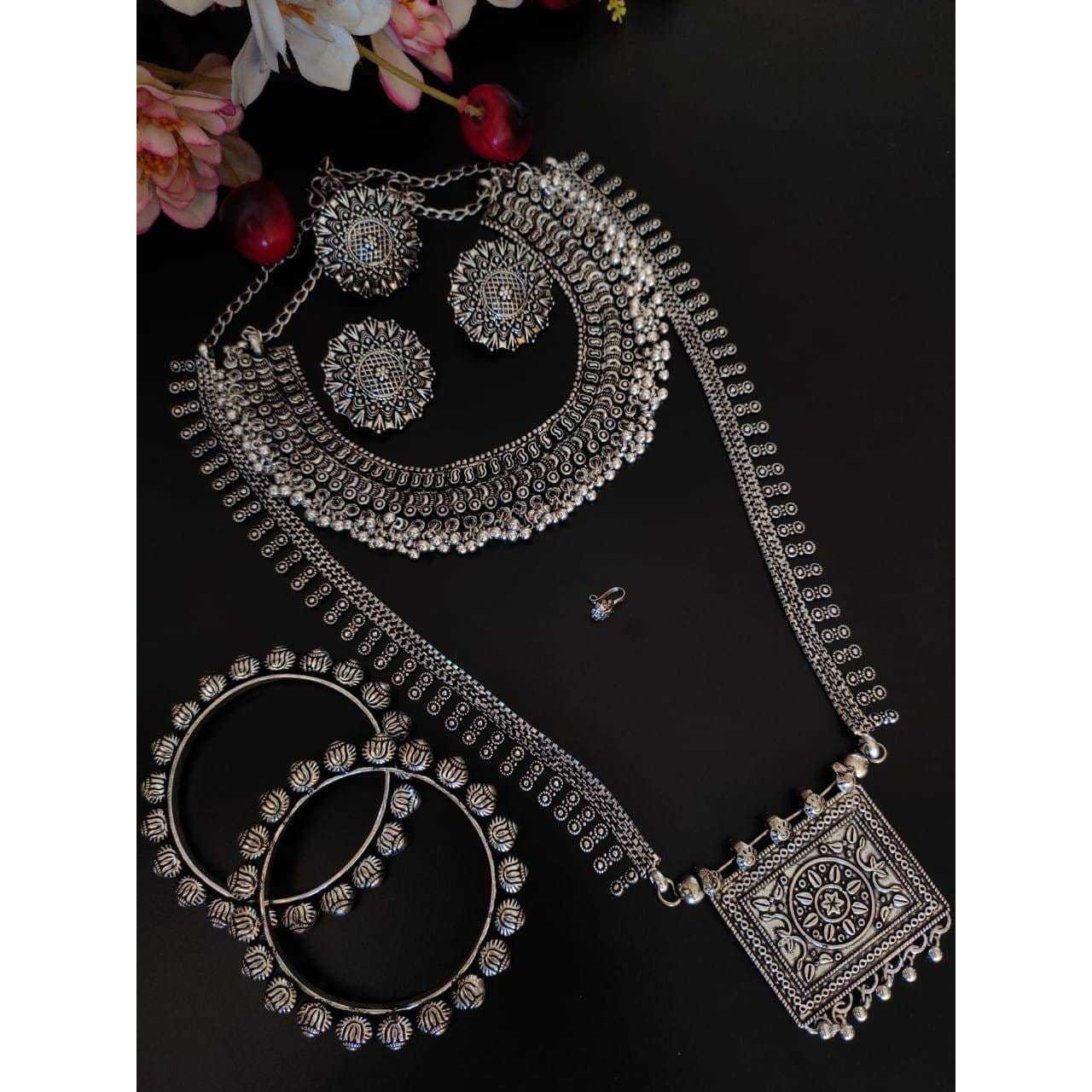 Ideal for every Occasion Traditional functions, Weddings, Receptions, Ethnic wear and Party wear and Festive, you can also gift to your loved ones.Care Instructions No direct Perfume, deo, water, spray on the jewellery. First wear your makeup, perfume - then wear your jewellery. This will keep your jewellery shining for years. Please store in air-tight container