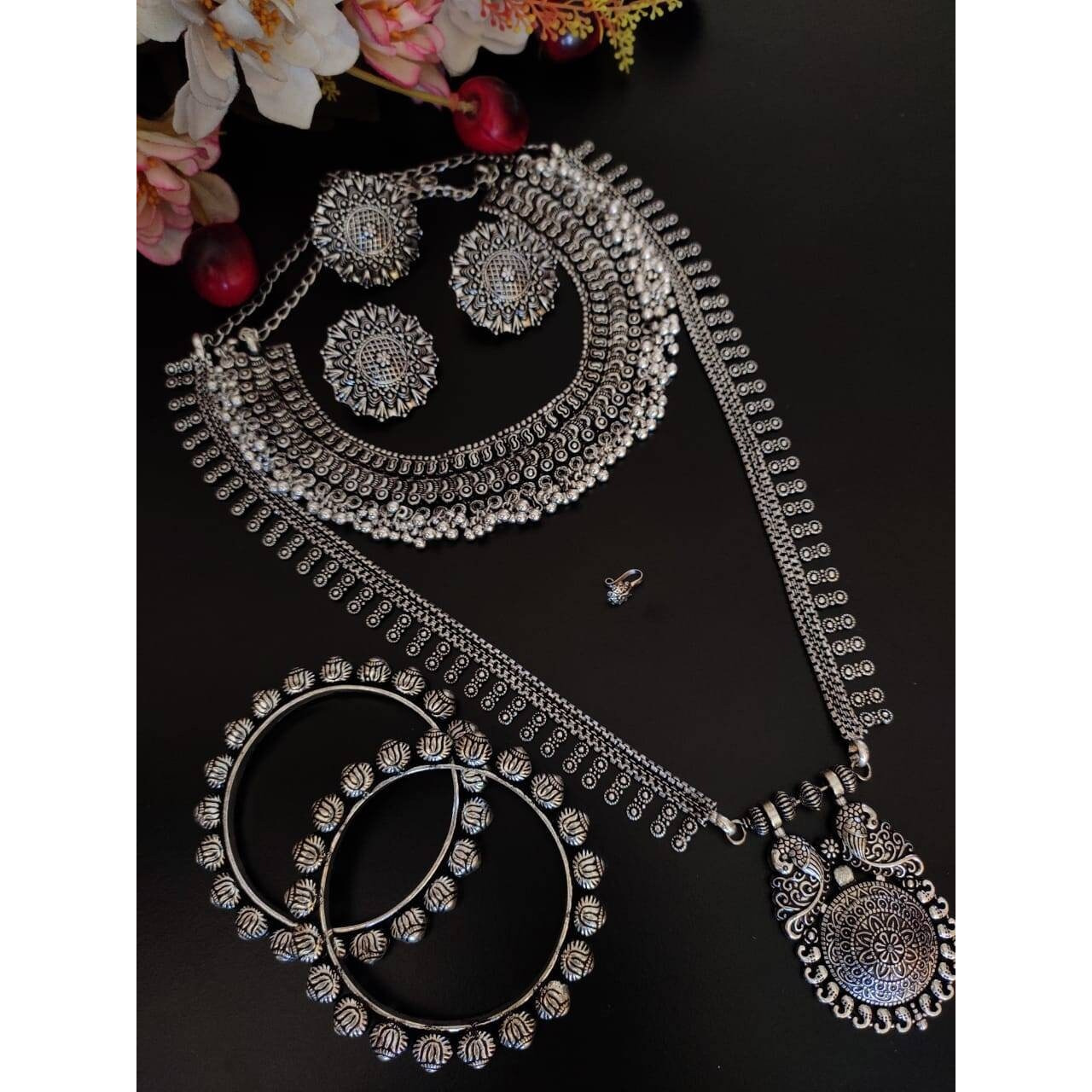 Ideal for every Occasion Traditional functions, Weddings, Receptions, Ethnic wear and Party wear and Festive, you can also gift to your loved ones.Care Instructions No direct Perfume, deo, water, spray on the jewellery. First wear your makeup, perfume - then wear your jewellery. This will keep your jewellery shining for years. Please store in air-tight container