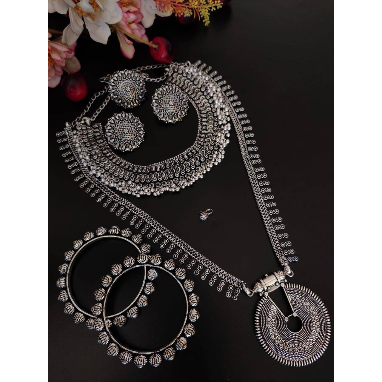 Ideal for every Occasion Traditional functions, Weddings, Receptions, Ethnic wear and Party wear and Festive, you can also gift to your loved ones.Care Instructions No direct Perfume, deo, water, spray on the jewellery. First wear your makeup, perfume - then wear your jewellery. This will keep your jewellery shining for years. Please store in air-tight container