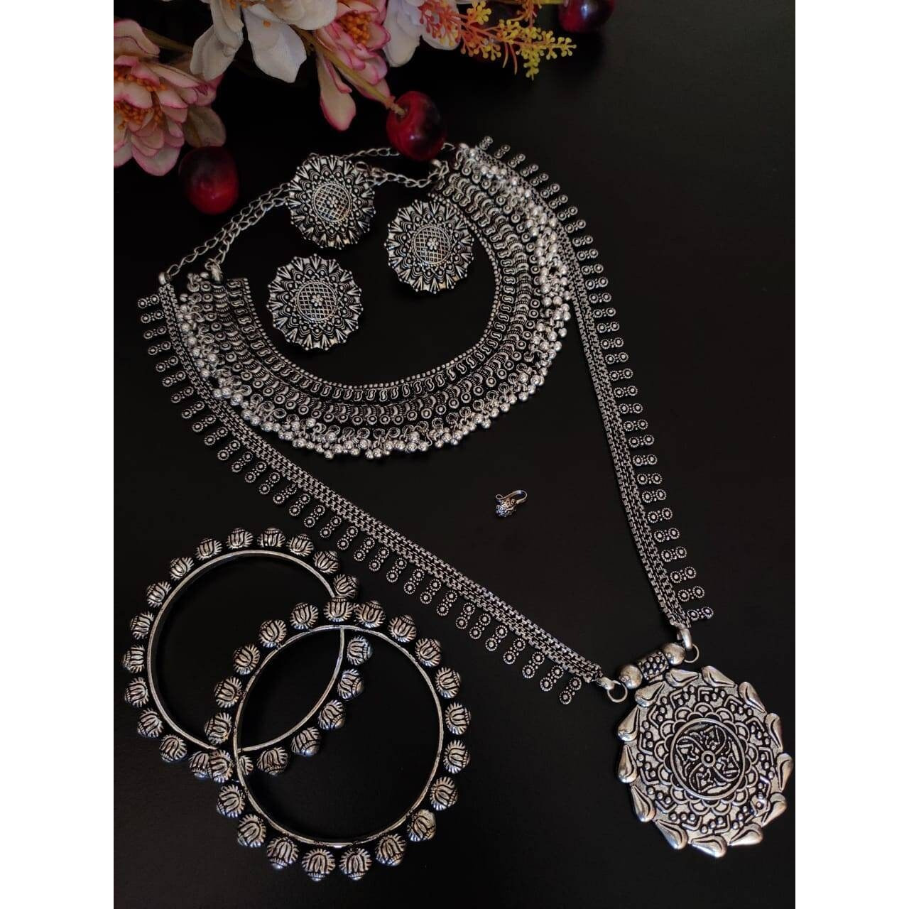Ideal for every Occasion Traditional functions, Weddings, Receptions, Ethnic wear and Party wear and Festive, you can also gift to your loved ones.Care Instructions No direct Perfume, deo, water, spray on the jewellery. First wear your makeup, perfume - then wear your jewellery. This will keep your jewellery shining for years. Please store in air-tight container