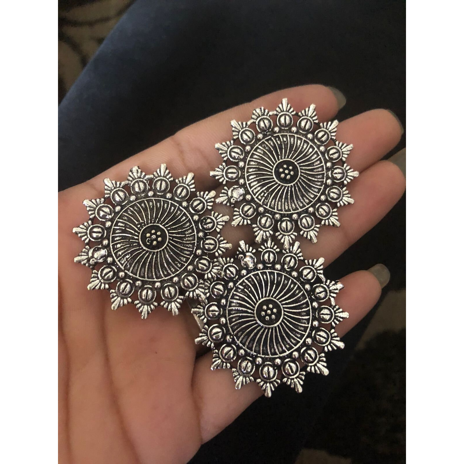Add a hint of flamboyance to your outfit with these intricately designed and handcrafted high quality afghani glass rings.Wear this beautiful statement ring to become a head turner