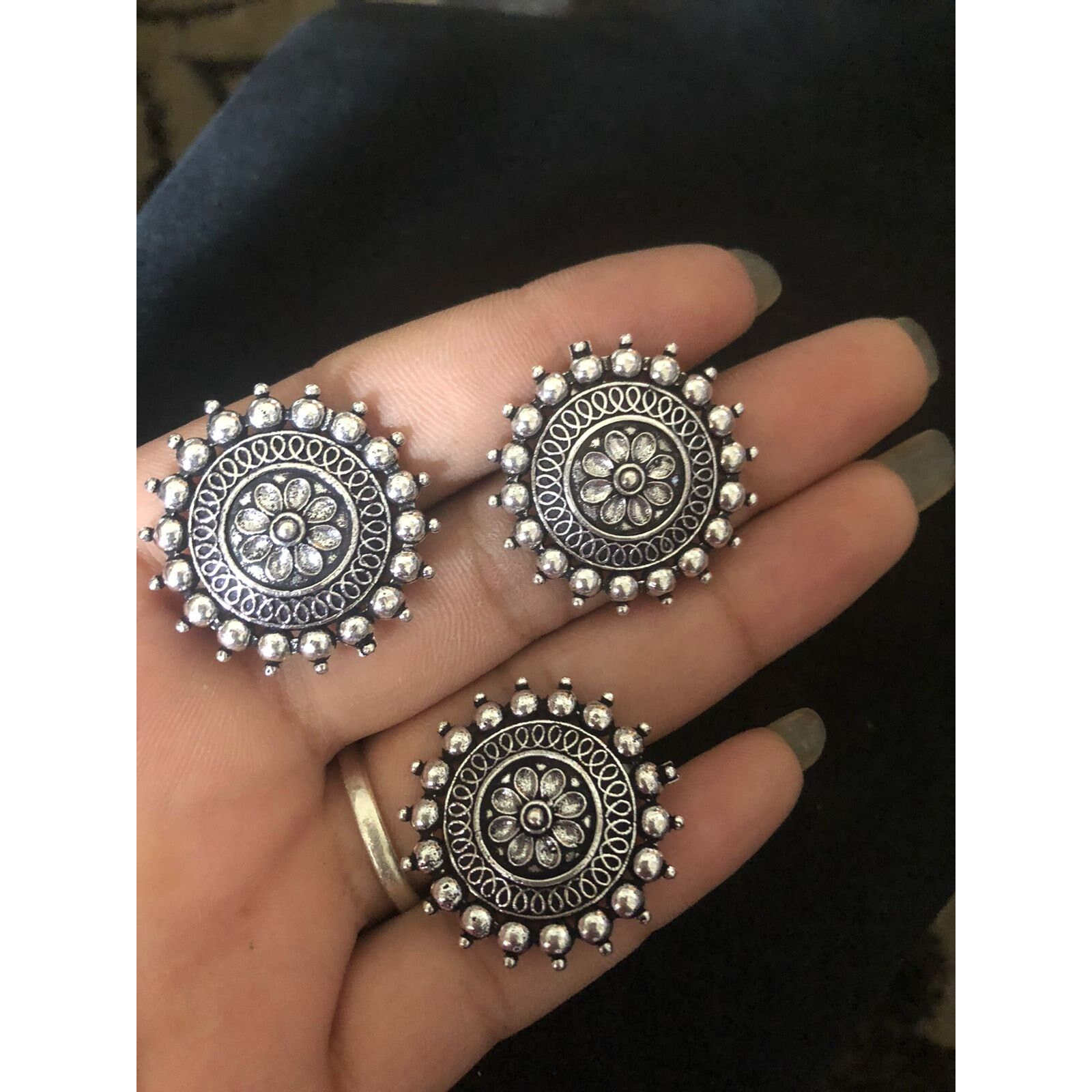 Add a hint of flamboyance to your outfit with these intricately designed and handcrafted high quality afghani glass rings.Wear this beautiful statement ring to become a head turner