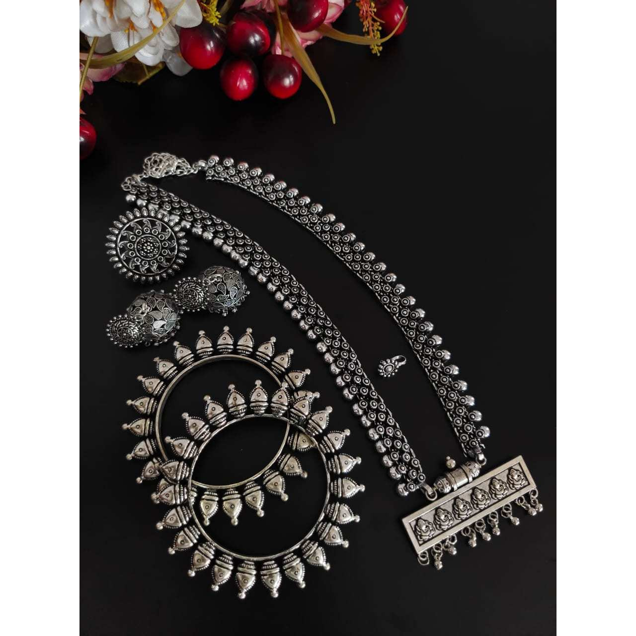 Jewellery Adds Lavishing Look To Any Clothing. Any Fabulous Outfit Is Incomplete Without Matching Jewellery. A Woman Is Completely Dressed With Wearing Matching Jewellery. So It Can Be Rightfully Said That In Order To Dress Completely, A Lady Needs Fashion Jewellery. Occasion Might Be Any, Getting Ready In A Sophisticated Manner Is Women's Thing That They Enjoy The Most. An Exclusive Assortment Of Fashion Jewellery & Accessories Brought To You By Vastrabhushan. Select Your Kind Of Jewellery And