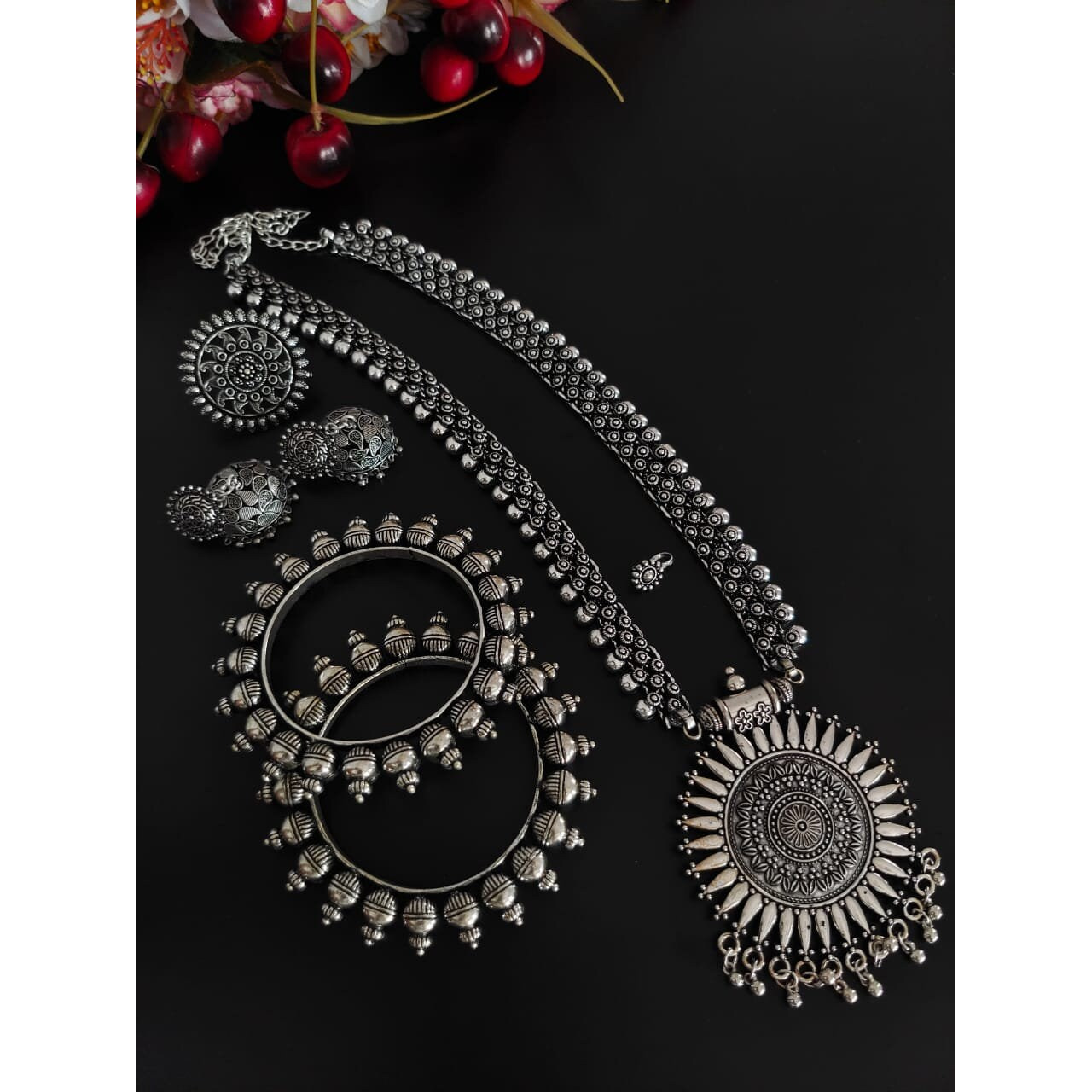 Jewellery Adds Lavishing Look To Any Clothing. Any Fabulous Outfit Is Incomplete Without Matching Jewellery. A Woman Is Completely Dressed With Wearing Matching Jewellery. So It Can Be Rightfully Said That In Order To Dress Completely, A Lady Needs Fashion Jewellery. Occasion Might Be Any, Getting Ready In A Sophisticated Manner Is Women's Thing That They Enjoy The Most. An Exclusive Assortment Of Fashion Jewellery & Accessories Brought To You By Vastrabhushan. Select Your Kind Of Jewellery And