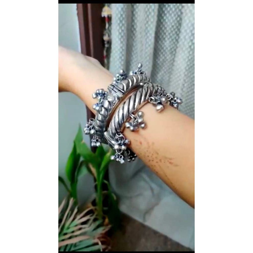 Grab this beautiful set with any of the ethnic/ Indo western outfit and look unique in the crowdPremium quality set