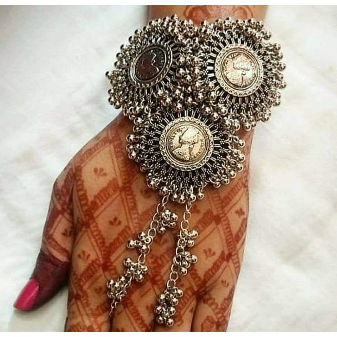 The oxidised bangle set, adorned with jhumkis by Vastrabhushan will leave you speechless. Incredibly well-made, this Navratri jewelry exudes elegance and sophistication. When it comes to important events like weddings, anniversaries, and engagementsor even as a giftthis alluring oxidized silver jewelry is your best bet Radiant silver bangles are the ideal accessory for any evening event. It is certain to set you out in a crowded room. It is recommended to store oxidised jeweller