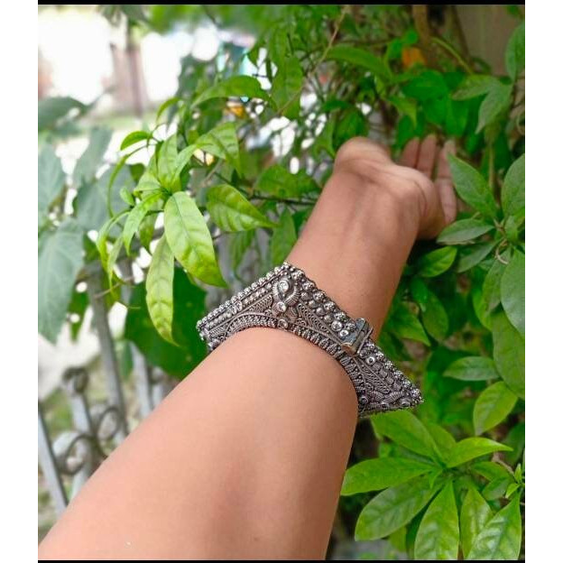 If you are someone fond of beautifying oneself and especially in love with wearing bangles, then you are at the right spot. We have brought in an exact range of party wear bangles and casual wear bangles with an exotic variety to pick from.Grab the beautiful set of bangles for the most important occasion of your life. Gift it to your mother, sister, friend or wife and make their special day more special.