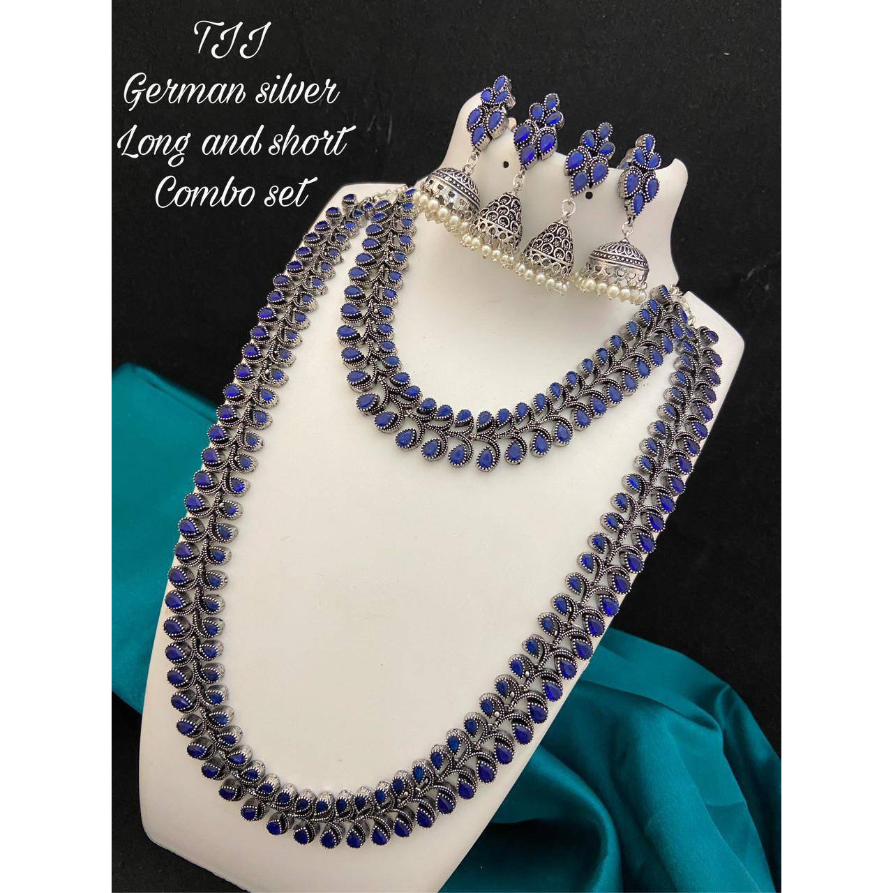 Are you looking to step up your ethnic look by a notch This oxidized silver jewelry is the perfect product for you. This set consists of an oxidized choker and a pair of jhumkas. The beautifully designed traditional jhumkas, paired with a touch of contemporary style on the choker, make this the bestseller combo. This set is a perfect fit forwedding jewelryand party wear. You can flaunt this set with an elegant saree or a gorgeous lehenga to make the jewelry shine. TheKundan earrings
