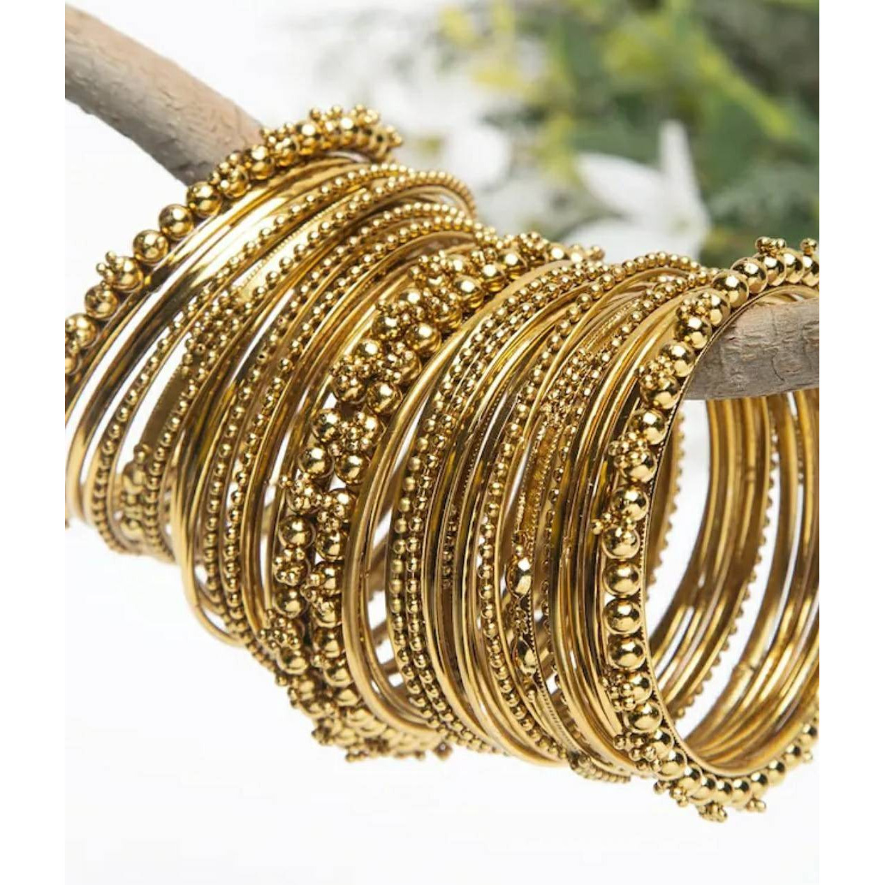 Trying to find the perfect gift for a special occasion Look no further than the 6-piece oxidizedjewelry set. Consisting of a necklace, pendant, earrings, ring and bracelet, this Indian jewelry set ishandmade and is a perfect example of sophisticated Indian jewelry. Reflecting the true charm ofoxidized silver jewelry, the handmade oxidized necklace set is perfect for any event. Pair it with atraditional saree or salwar set to earn compliments from near and dear ones.Jewelry care tips Avoi