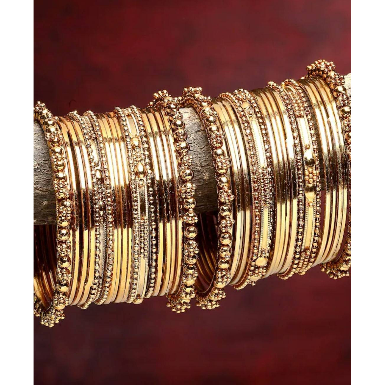 Trying to find the perfect gift for a special occasion Look no further than the 6-piece oxidizedjewelry set. Consisting of a necklace, pendant, earrings, ring and bracelet, this Indian jewelry set ishandmade and is a perfect example of sophisticated Indian jewelry. Reflecting the true charm ofoxidized silver jewelry, the handmade oxidized necklace set is perfect for any event. Pair it with atraditional saree or salwar set to earn compliments from near and dear ones.Jewelry care tips Avoi