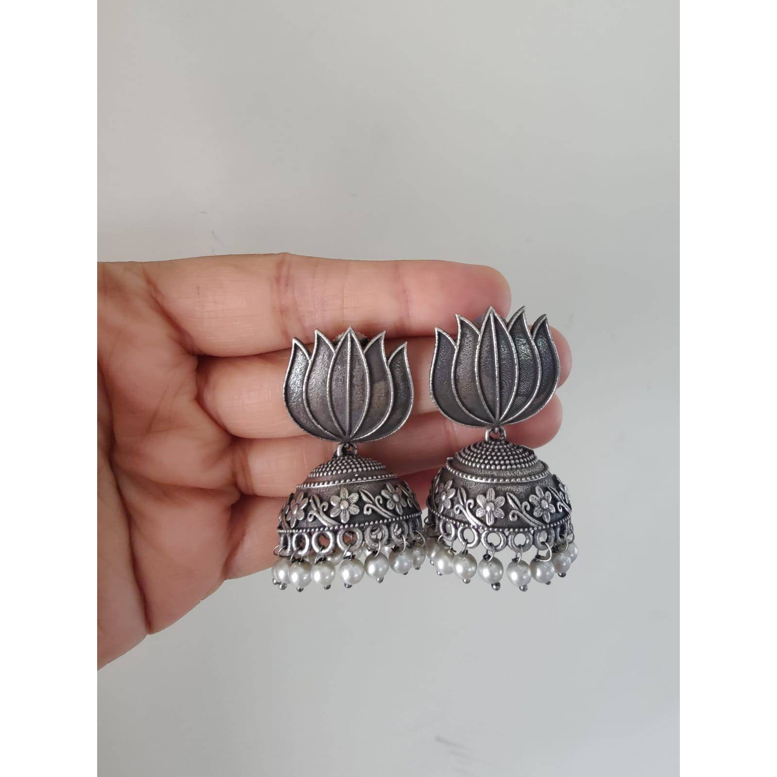 Are you fascinated with traditional Indian Jewelry The multilayer mirror dholki beads necklace set isa wonderful choice for your jewelry collection. Its elegant style, sophisticated mirror work andbeautiful design make it an ideal accessory for Indian festivals and weddings. Pair it with yourfavorite Indian dress and get ready to grab compliments from near and dear ones. The earrings andoxidized necklace set are also great gifting items. Inspired by traditional Indian designs, handmadejewelry e
