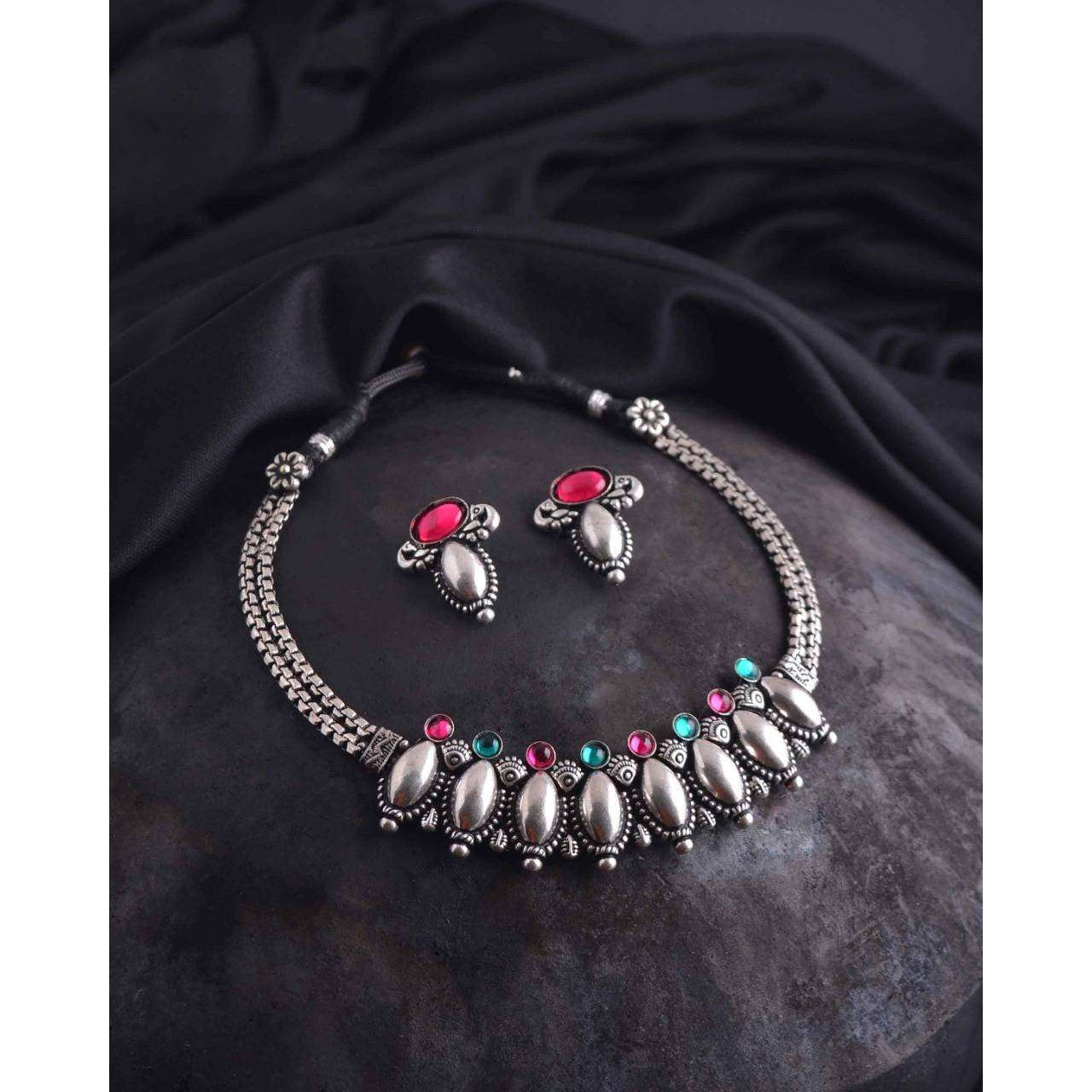 This beautiful set of 6 has a big long Haram necklace with a choker silver necklace, pair of stud earrings, a ring,a Kada , and a nose pin.Grab this beautiful set with any of the ethnic/ Indo western outfit and look unique in the crowdPremium quality set!!