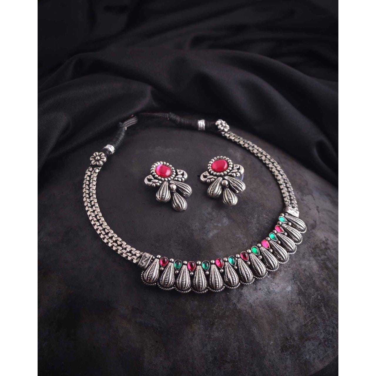 This beautiful set of 6 has a big long Haram necklace with a choker silver necklace, pair of stud earrings, a ring,a Kada , and a nose pin.Grab this beautiful set with any of the ethnic/ Indo western outfit and look unique in the crowdPremium quality set!!