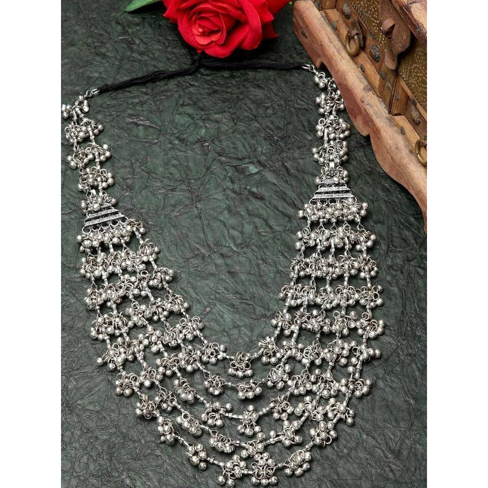 Neckpieces always add a certain charm to a persons outfit and personality. This Indian weddingjewelry set is suitable for all women, especially modern women who embrace traditional values. Saygoodbye to not knowing what jewelry to pair with your outfits. This mint green choker set is theperfect accessory as it goes with all colors  dark and light alike. As you wrap this choker around yourneck, you will feel a sudden boost in your confidence. Carry yourself with class and poise wi