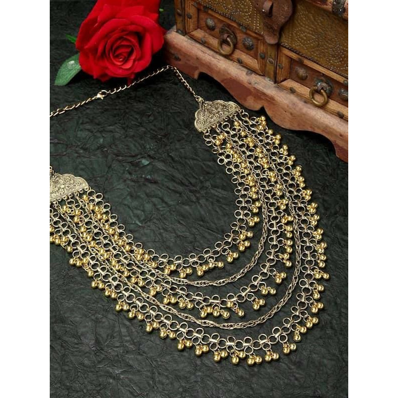 Neckpieces always add a certain charm to a persons outfit and personality. This Indian weddingjewelry set is suitable for all women, especially modern women who embrace traditional values. Saygoodbye to not knowing what jewelry to pair with your outfits. This mint green choker set is theperfect accessory as it goes with all colors  dark and light alike. As you wrap this choker around yourneck, you will feel a sudden boost in your confidence. Carry yourself with class and poise wi
