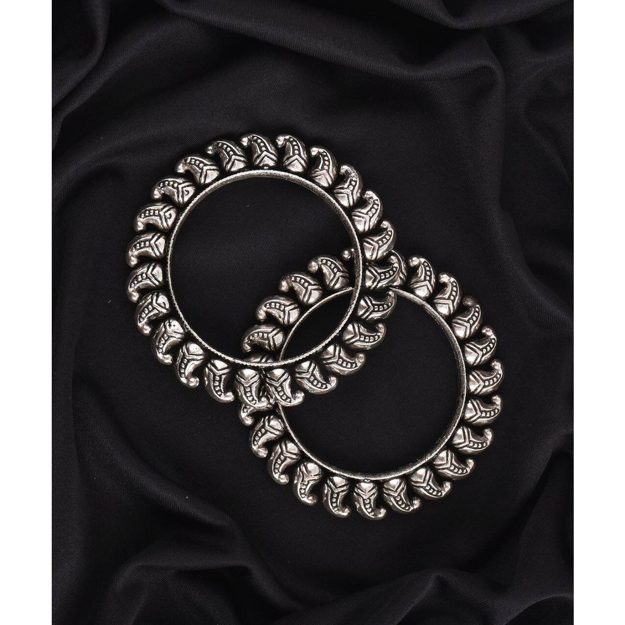 This is a long necklace crafted in German silver dual tone plating that falls impressively on your neck. If you are somebody who loves to wear bold pieces of jewellery every time you step out, this necklace will definitely be your go-to. For we are forever looking for pieces that justify occasion and everyday outfits alike. Intricately crafted with a variety of motifs. Our Antique dual tone necklace set adds the finishing touch to your every occasion wear.