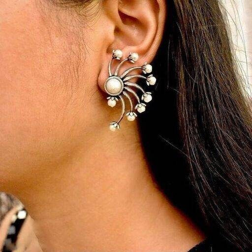 Jewellery Adds Lavishing Look To Any Clothing. Any Fabulous Outfit Is Incomplete Without Matching Jewellery. A Woman Is Completely Dressed With Wearing Matching Jewellery. So It Can Be Rightfully Said That In Order To Dress Completely, A Lady Needs Fashion Jewellery. Occasion Might Be Any, Getting Ready In A Sophisticated Manner Is Women's Thing That They Enjoy The Most. An Exclusive Assortment Of Fashion Jewellery & Accessories Brought To You By Vastrabhushan. Select Your Kind Of Jewellery And