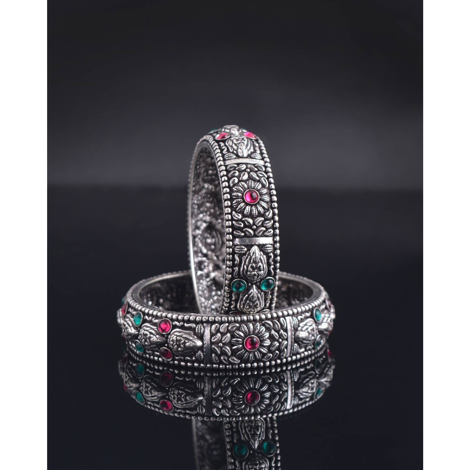 Listed as a must-have earring, jhumkis will always be a woman's favorite accessory Our  Leaf Silver Oxidised Jhumkis are one to would opt for when you want the simple yet trendy look, pair these up with your straight kurtas or your soft mulmul sarees, these will leave you feeling pretty all day long